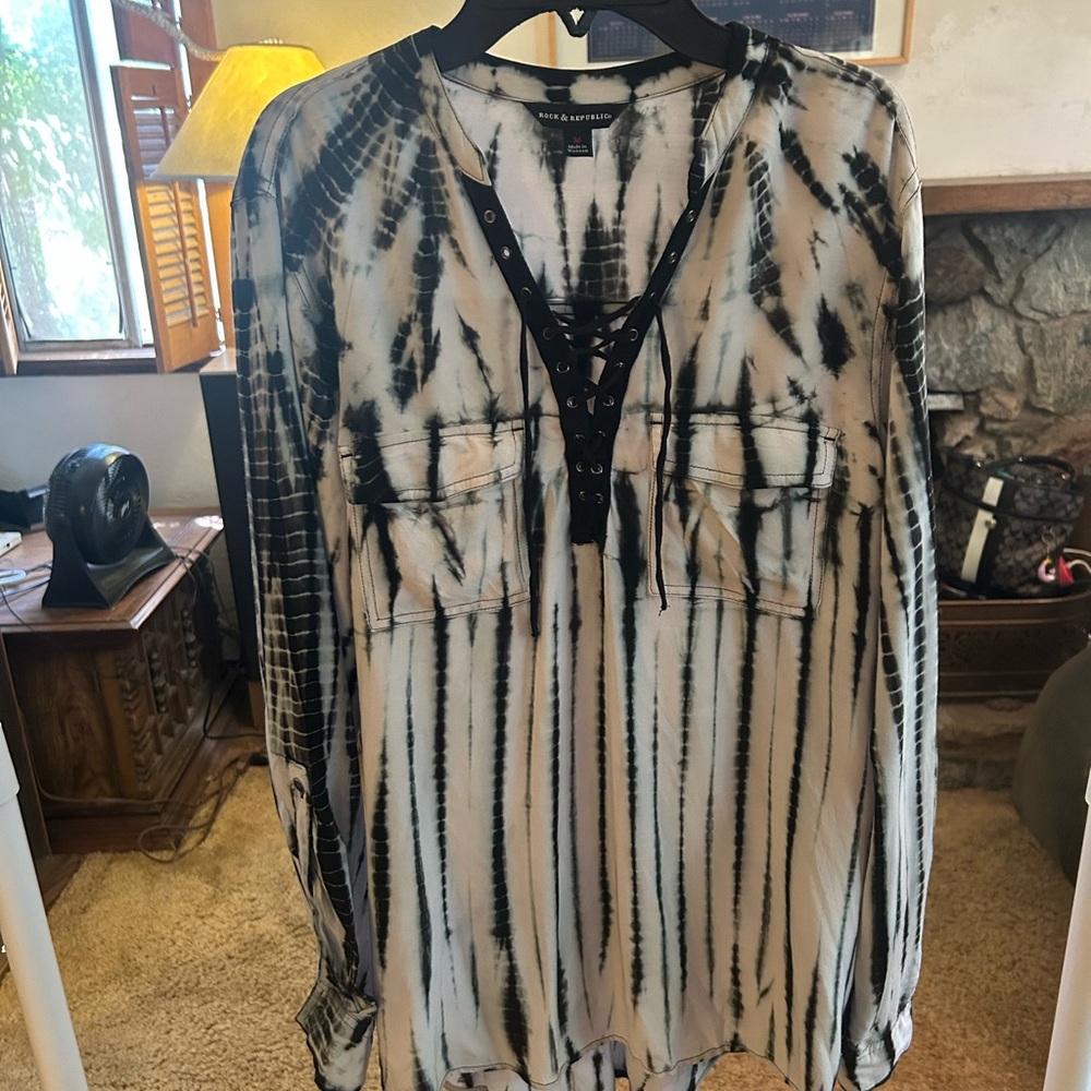 Rock and Republic Tie-Dye Shirt😎